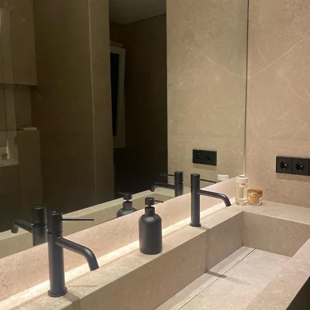 Serenity - Contemporary 2 Bedroom Διαμέρισμα