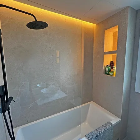 Serenity - Contemporary 2 Bedroom Διαμέρισμα *